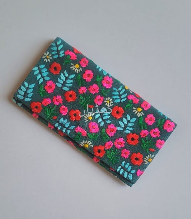 vivid-viridian-wallet-with-hand-embroidery-limited-edition-compact-wallet-rk00047