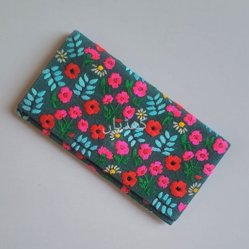 vivid-viridian-wallet-with-hand-embroidery-limited-edition-compact-wallet-rk00047