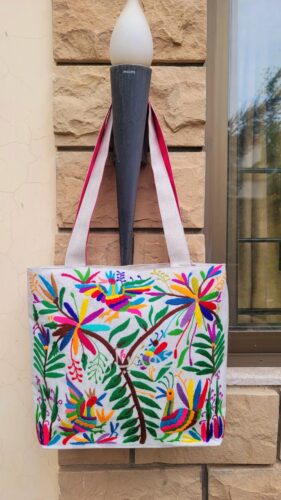 hand-embroidered-tote-bag-depicting-tropical-birds-flowers-and-lush-greenery-front-rk00067