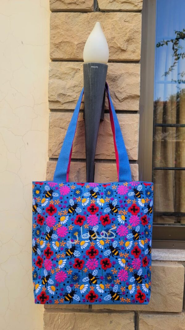 honeycomb-tote-bag-women-floral-bee-print-stylish-canvas-bag-pakistan-Handembroidered-rk00077