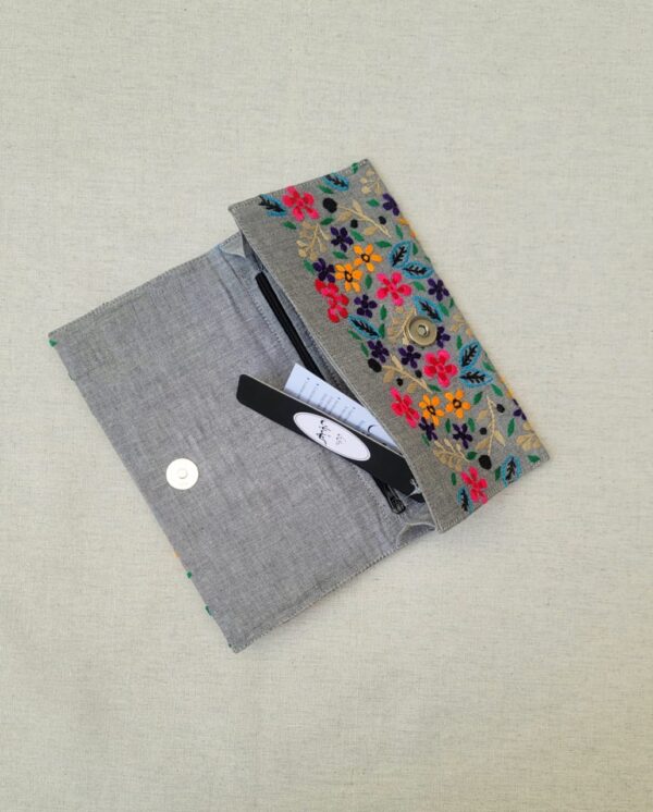 inner-pocket-summer-blossom-hand-embroidered-wallet-elegant-handmade-floral-wallet-pakistan-rk00090-khaddian